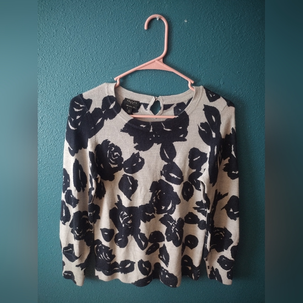Talbots Gray With Navy Blue Flower Accent Lightweight 100% Merino Wool Sweater